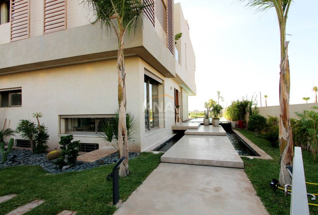 Beautiful contemporary style Villa built on 3 levels in front golf Sale Sale Villa in Amizmiz road Marrakech