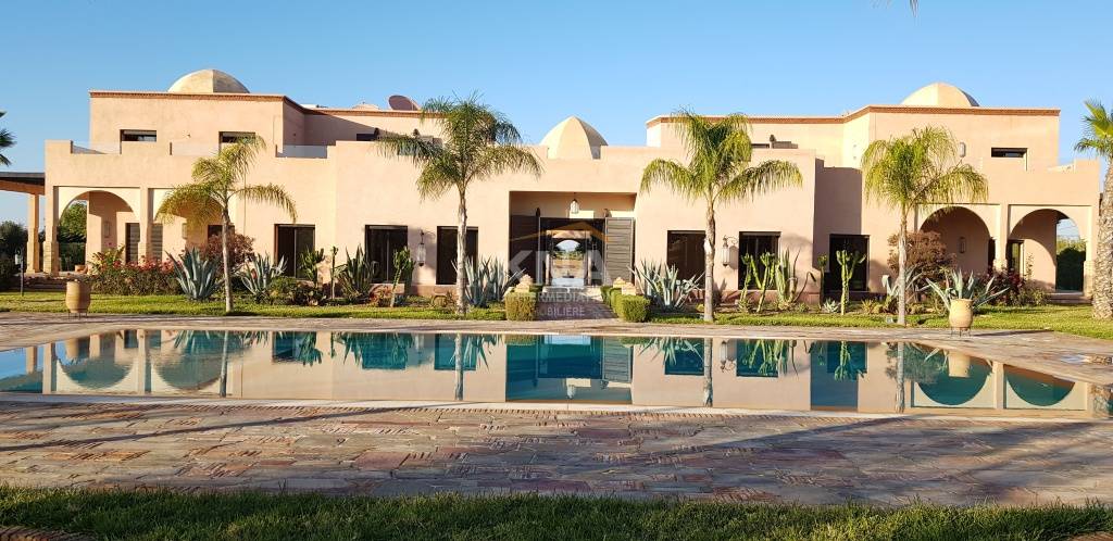 Magnifique Villa dotée de magnifiques volumes Achat Achat Villa à Route de Ouarzazate Marrakech
