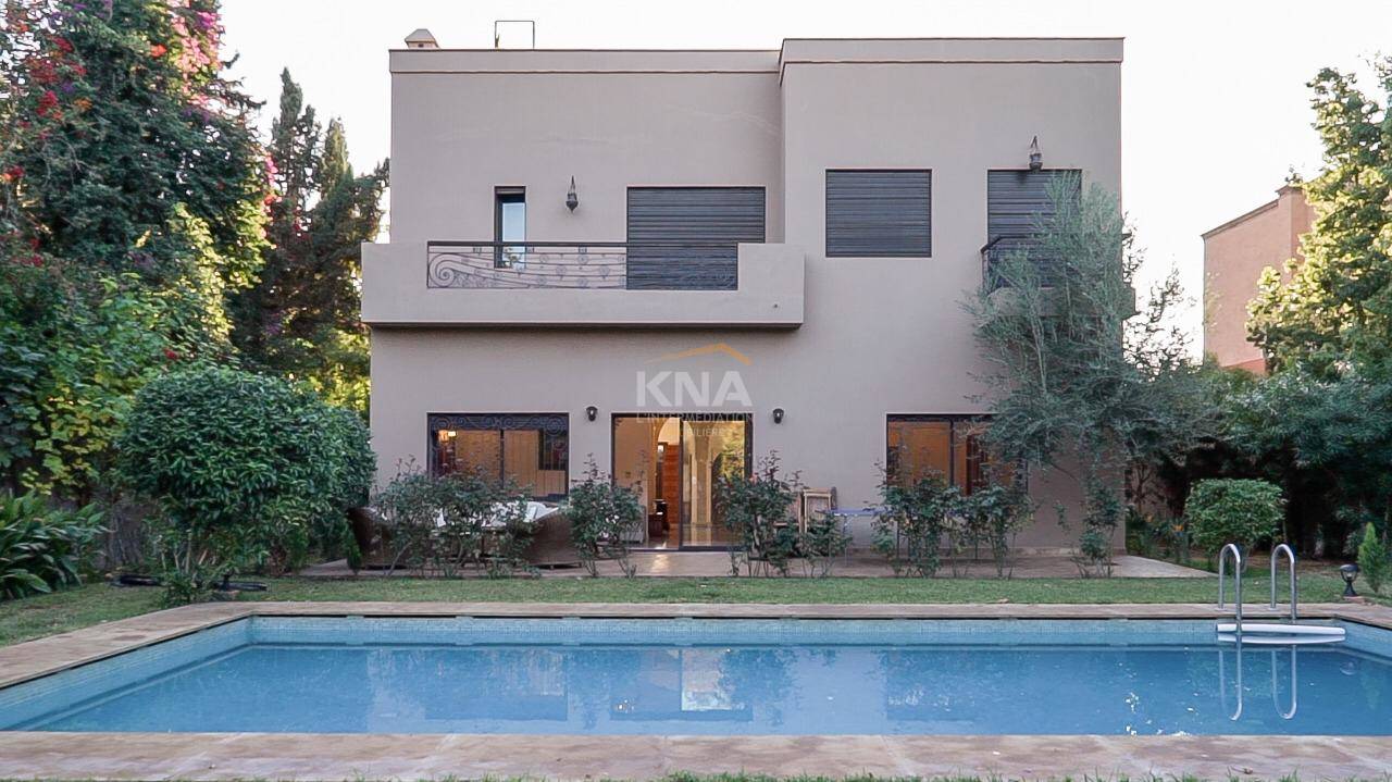 Villa de style mixte sur deux niveaux au sein d’un secteur résidentiel très calme Location longue durée Location longue durée Villa à Targa Marrakech