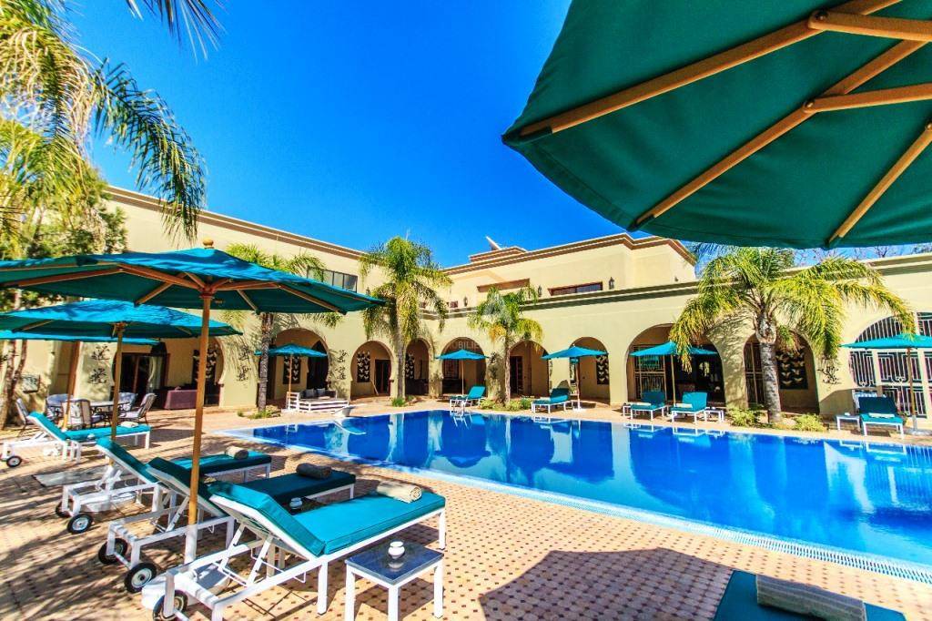 Très belle Maison d’hôtes de style moderne et marocaine au service hôtelier Location courte durée Location courte durée Villa à Route de Ouarzazate Marrakech