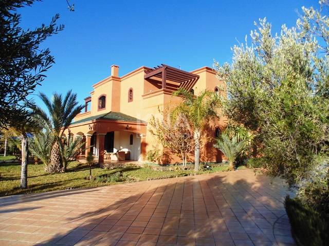 Luxueuse Villa réalisée et décorée dans le plus grand respect des Riads Marrakchis Achat Achat Villa à Bab Atlas Marrakech