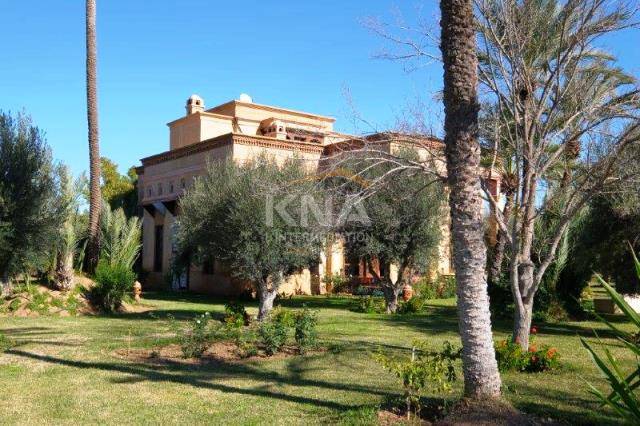 Very pretty upscale Moroccan style Villa Sale Sale Villa in Fès road Marrakech