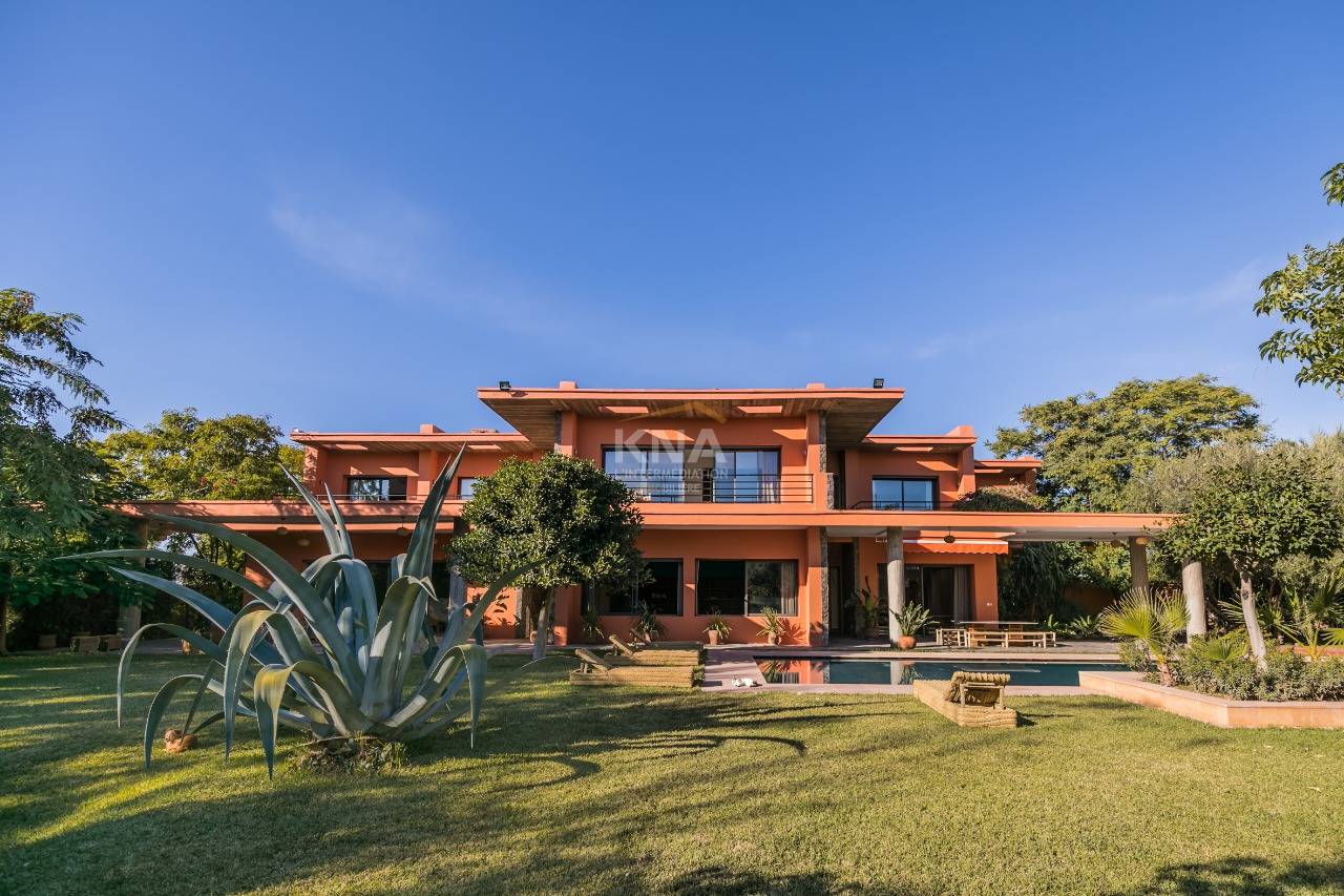 Très belle Villa contemporaine située dans le périmètre urbain où la nature se mêle à l'architecture Achat Achat Villa à Route d'Amizmiz Marrakech