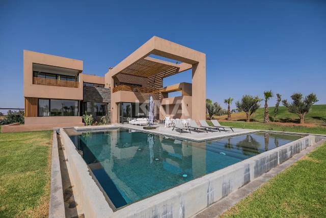 Belle Villa contemporaine front de golf située au sein d’un complexe golfique sécurisé Location courte durée Location courte durée Villa à Amelkis Marrakech