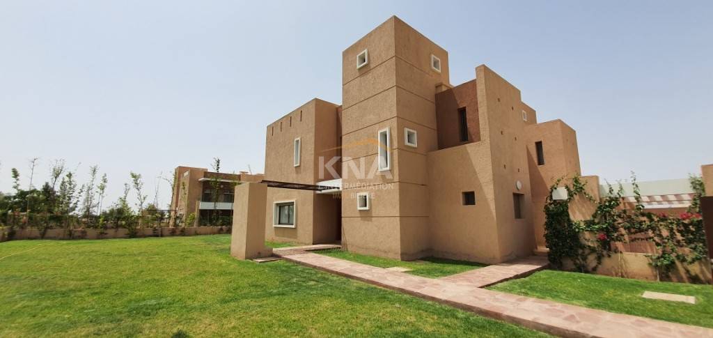 Très jolie Villa construite sur 2 niveaux de style architectural moderne Achat Achat Villa à Route de Tahanaout Marrakech