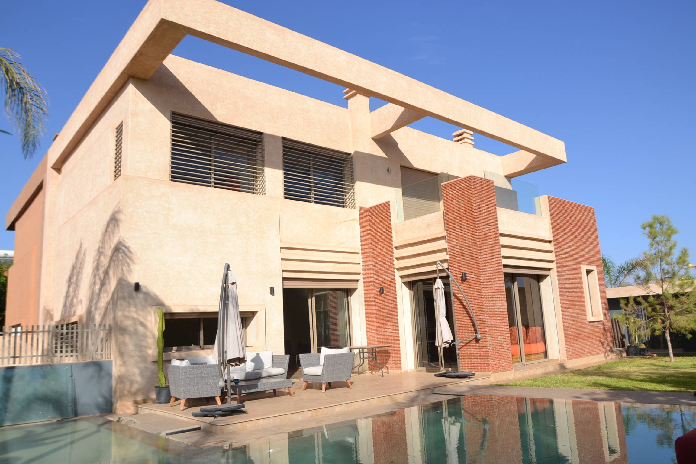 Très jolie Villa moderne & neuve au sein d'une résidence sécurisée Achat Achat Villa à Route de l'Ourika Marrakech