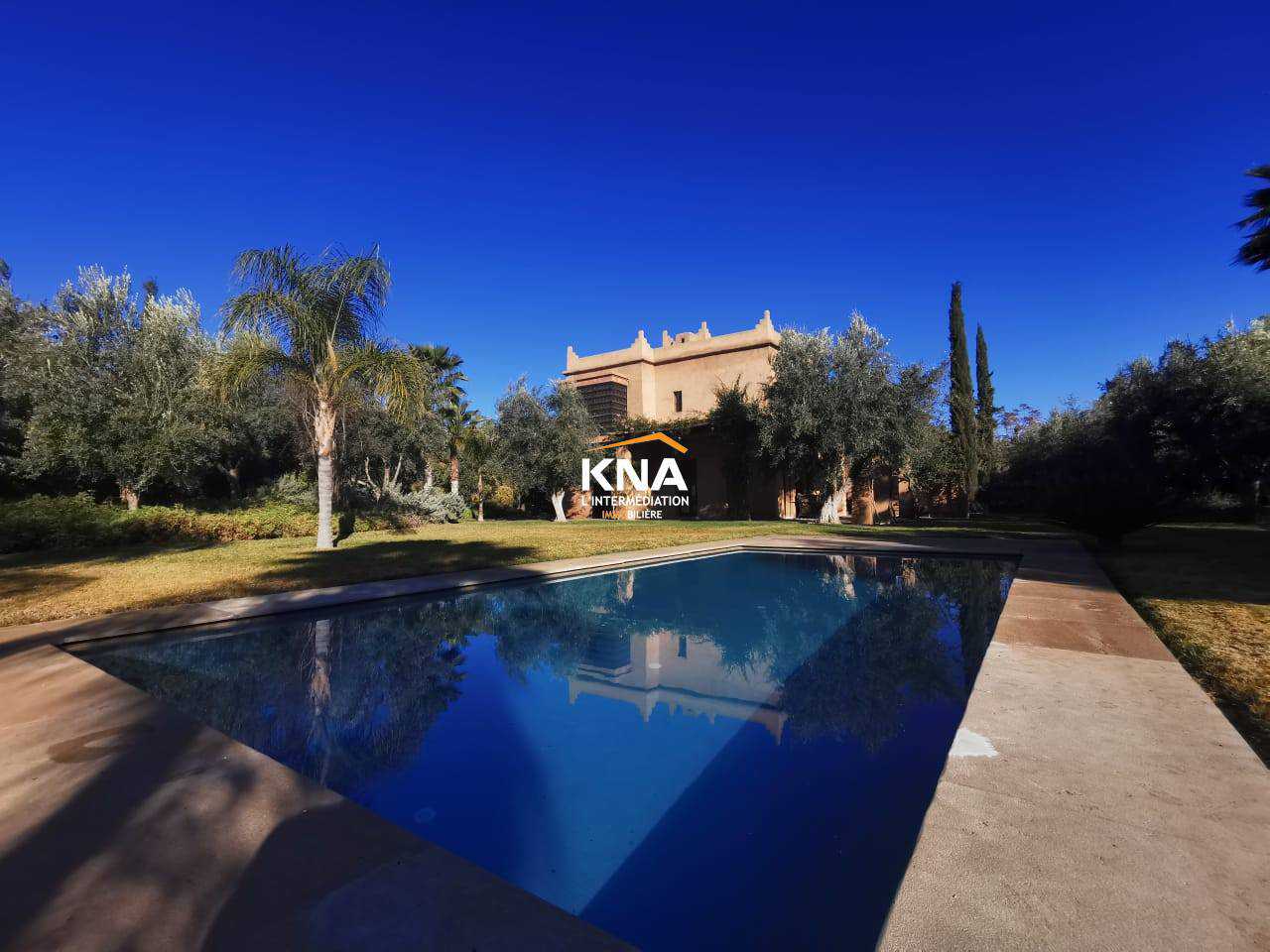 Belle Villa de style mixte et de grand charme au sein d’une résidence familiale sécurisée Achat Achat Villa à Route de Fès Marrakech