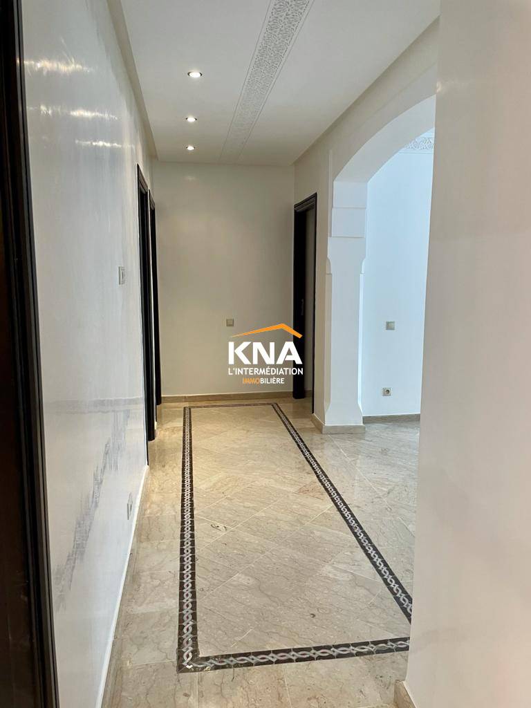 Beautiful refurbished apartment on the 4th floor of a secured residence in the heart of Guéliz area Sale Sale Apartment in Gueliz Marrakech
