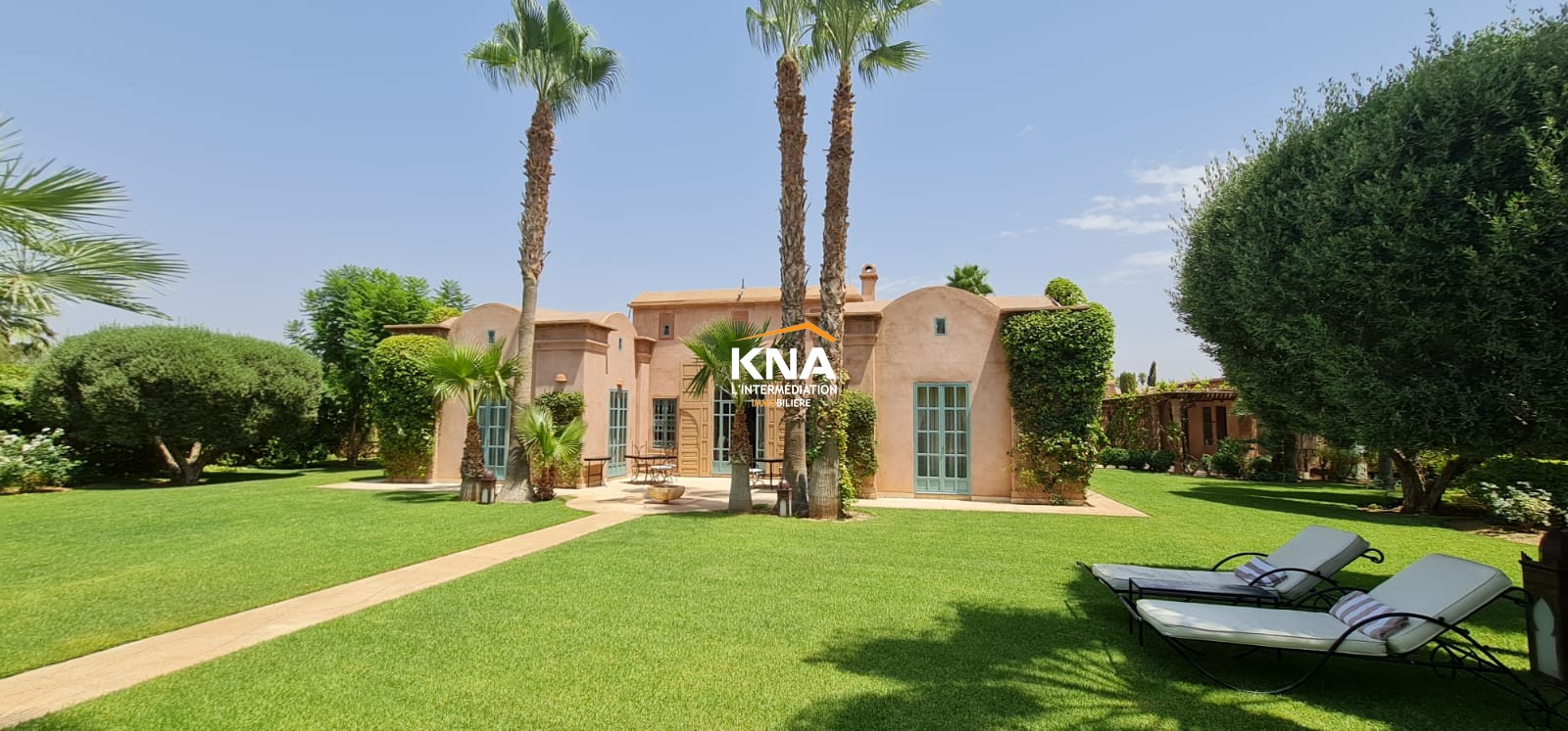 Belle Villa authentique conçue par le célèbre architecte Charles Boccara Achat Achat Villa à Route de Ouarzazate Marrakech