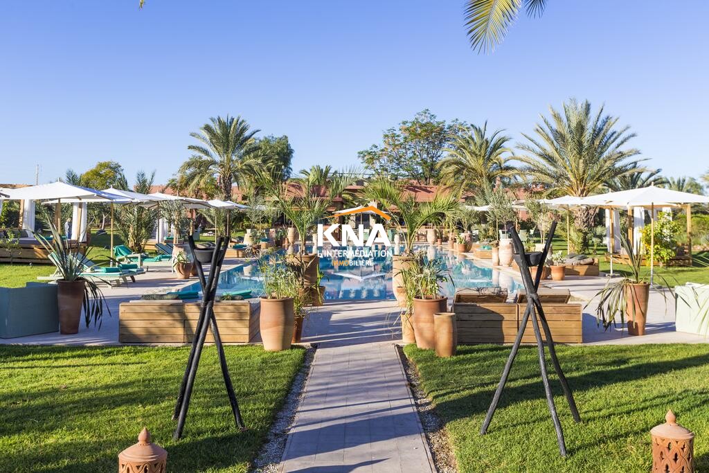 Très belle Propriété à 20 minutes du centre-ville et à moins de 10 minutes en voiture de trois des plus prestigieux golfs du Maroc Location courte durée Location courte durée Villa à Route de Fès Marrakech
