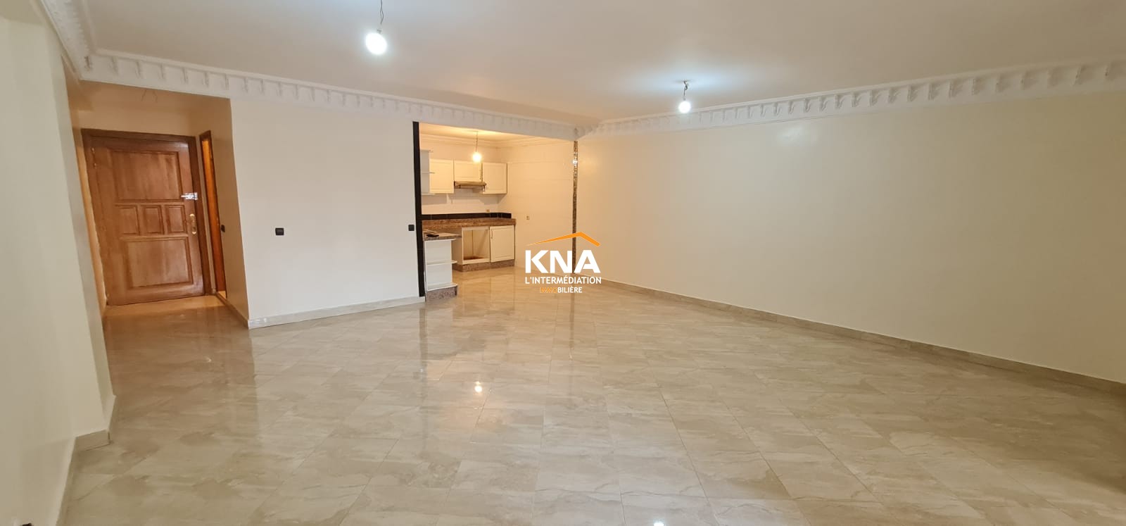 Beautiful unfurnished apartment located on the 4th floor with elevator in a quiet secured residence Sale Sale Apartment in Gueliz Marrakech