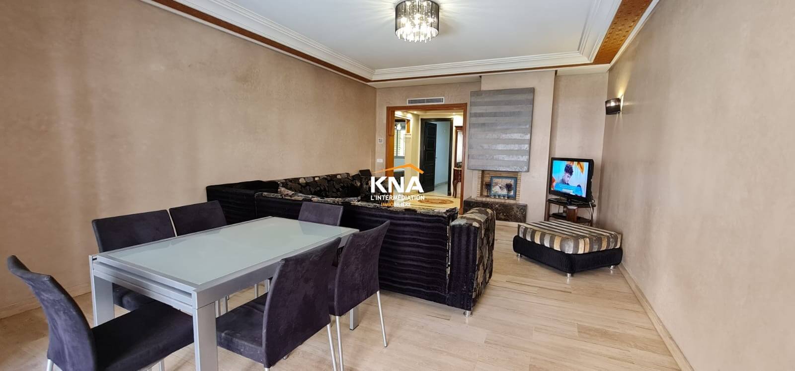 Appartement situé au premier étage d’une résidence proche du Guéliz, du lycée Victor Hugo et de toutes commodités Location longue durée Location longue durée Appartement à Victor Hugo Marrakech