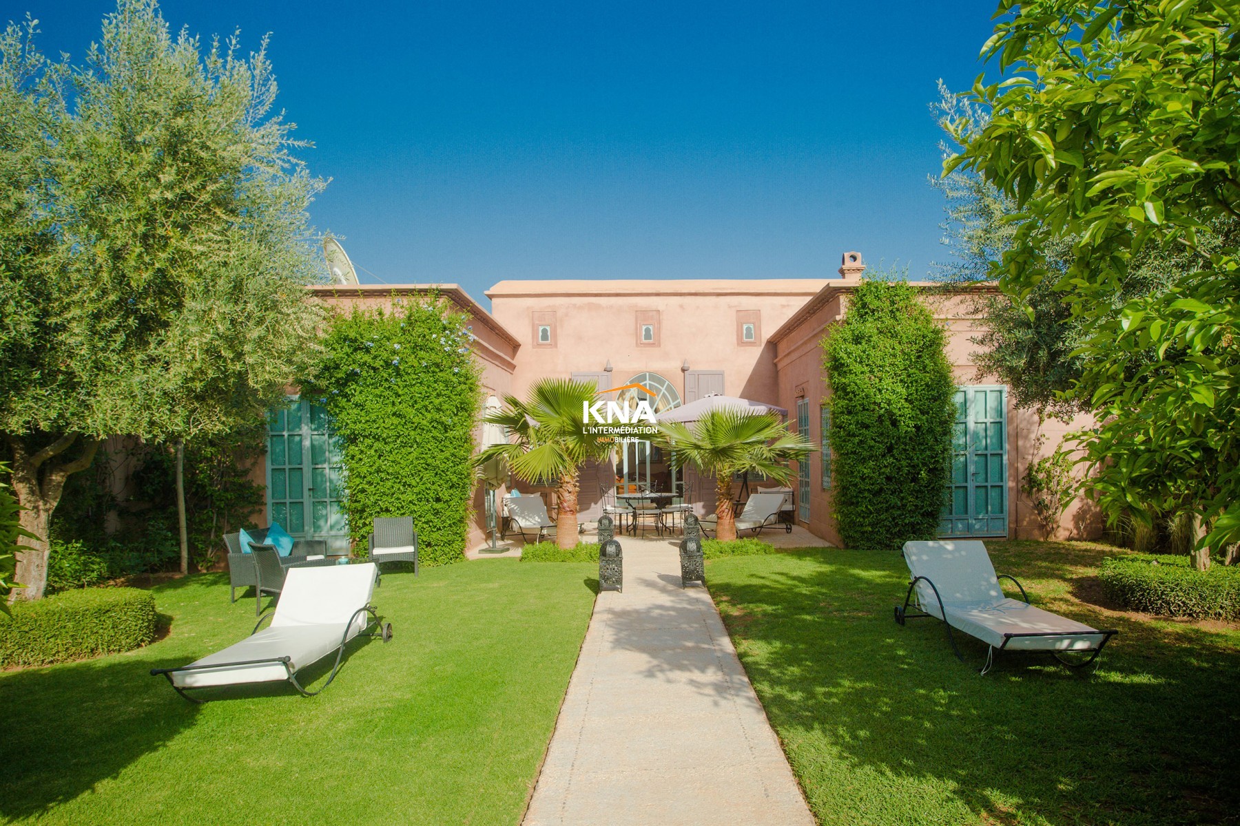 Belle Villa à la décoration fortement imprégnée par la culture locale Location courte durée Location courte durée Villa à Route de Ouarzazate Marrakech