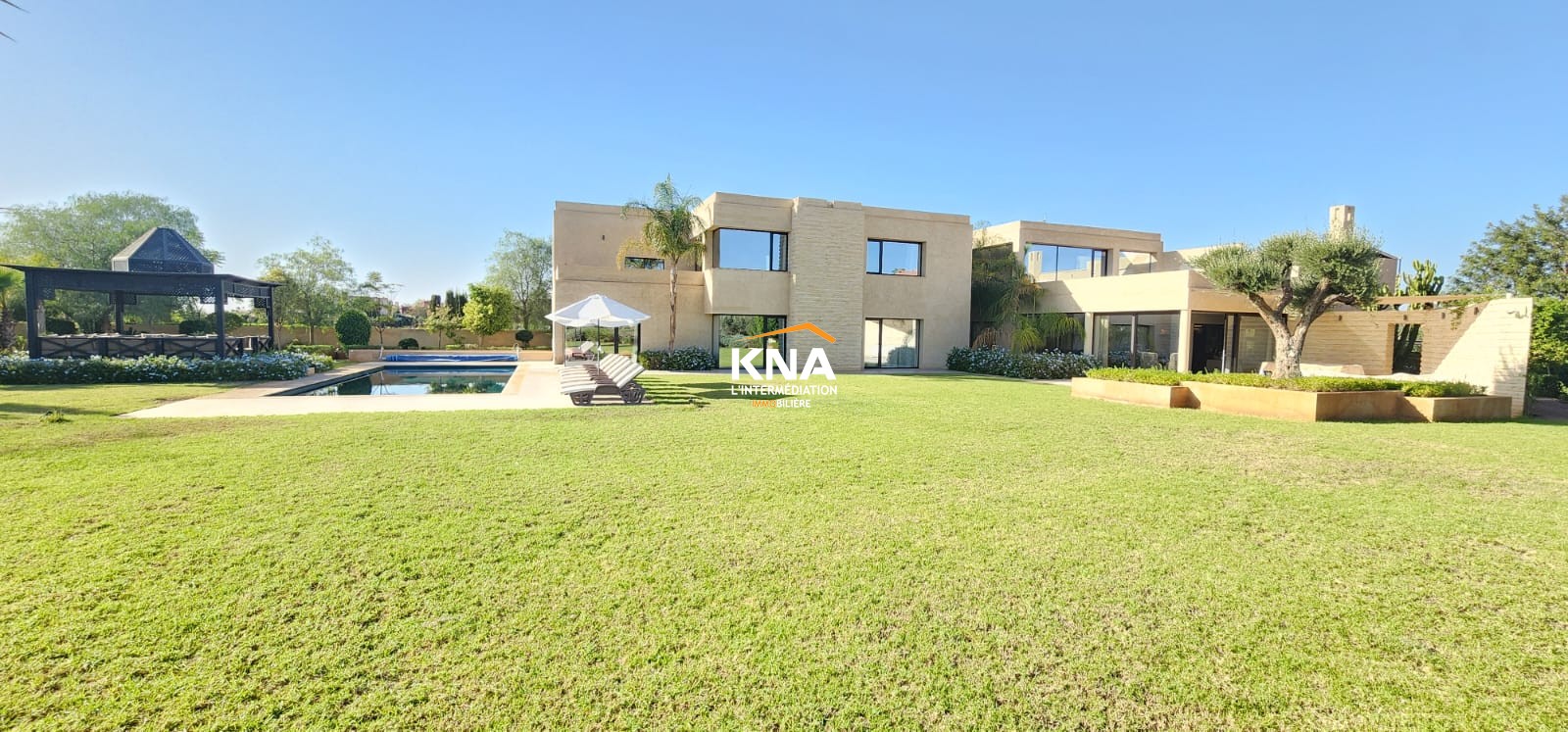 Très Belle Villa de style contemporain toute neuve en 1ère ligne de GOLF sur 3 niveaux avec ascenseur Achat Achat Villa à Amelkis Marrakech