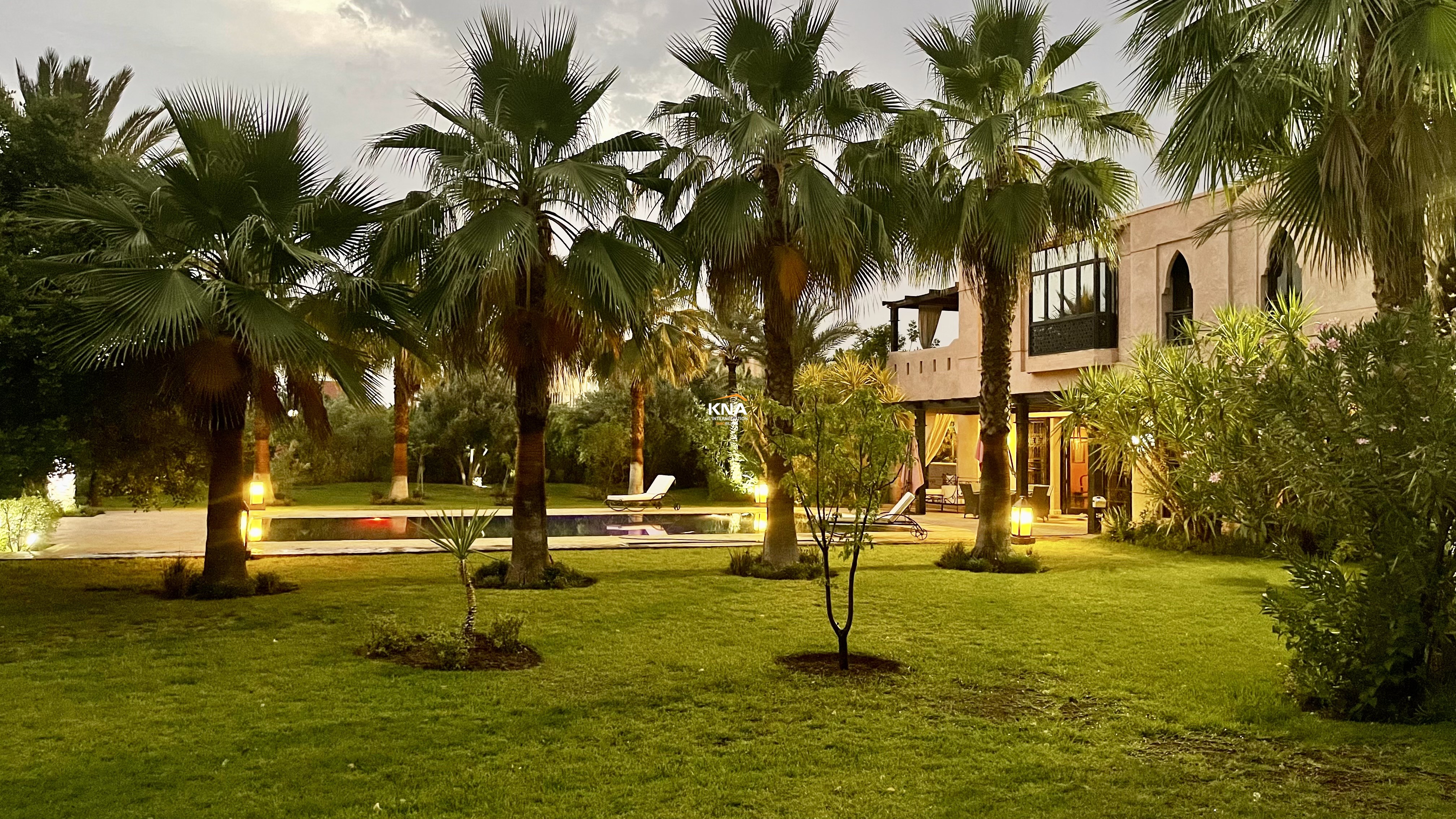 Belle Villa de style mixte construite sous forme d'un grand Riad au sein d’une résidence fermée et sécurisée Achat Achat Villa à Route de Ouarzazate Marrakech