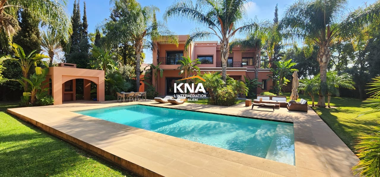 Belle Villa contemporaine dotée d’un beau jardin et offrant de beaux espaces au sein d'un environnement calme Achat Achat Villa à Targa Marrakech