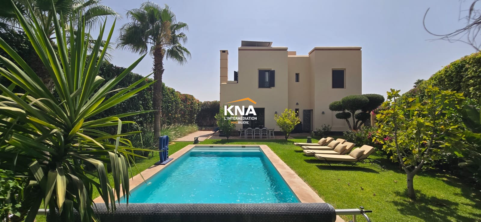 Charming mixed-use villa located in a private and secure residence Sale Sale Villa in Fès road Marrakech
