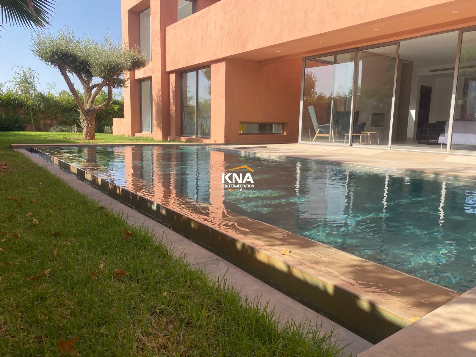 Beautiful villa located in a secure residence of 10 villas Sale Sale Villa in Ourika road Marrakech