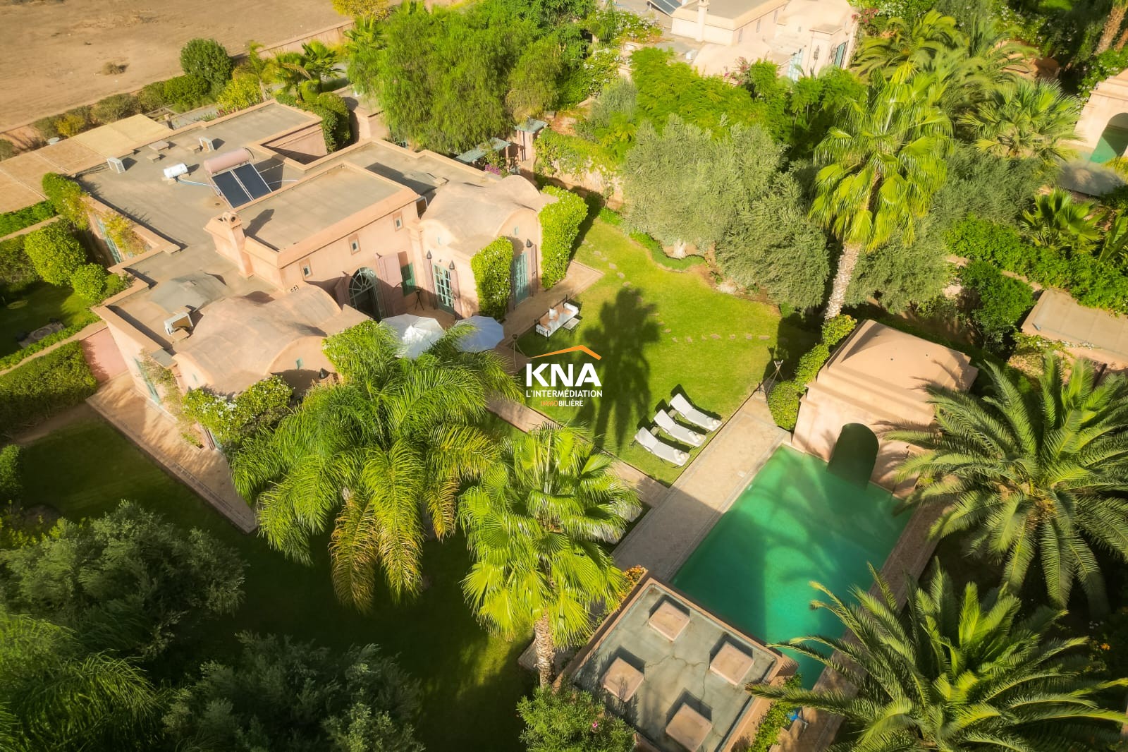 Superbe Villa située au sein d’une résidence privée et sécurisée Achat Achat Villa à Route de Ouarzazate Marrakech